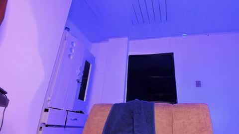 cj_davis1 online show from April 8, 3:40 am