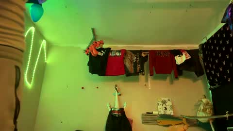 Snapshot of clarkshammer95 chatting on October 4, 4:23 pm clarkshammer95 online show from October 4, 4:23 pm