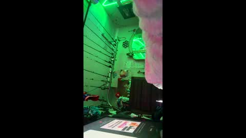 Snapshot of clarkshammer95 chatting on October 7, 4:05 am clarkshammer95 online show from October 7, 4:05 am