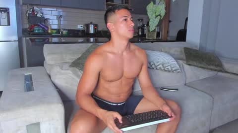 Snapshot of claytonburgues chatting on January 11, 3:34 am claytonburgues online show from January 11, 3:34 am
