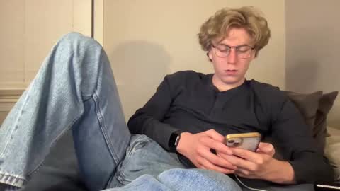 Clyde Austin online show from October 3, 2:27 am