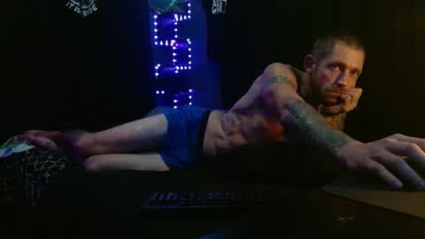 colevan2390 online show from December 17, 4:31 am