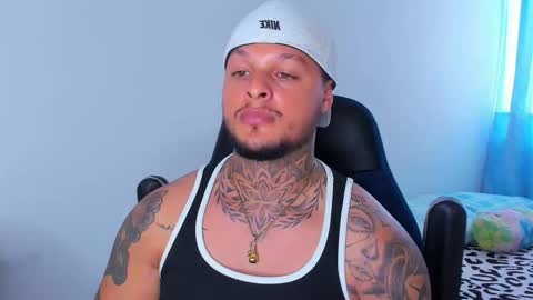 colin_fox1 online show from March 17, 6:21 pm