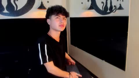 collinstone online show from November 14, 8:21 pm