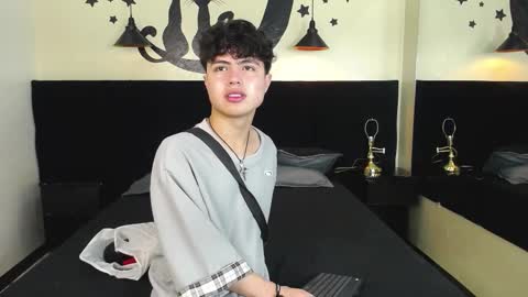 collinstone online show from November 17, 7:17 pm