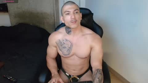 colombianmuscle8 online show from October 17, 2:48 am