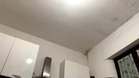 comobailamioso online show from February 6, 8:34 pm