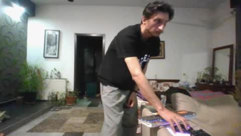 Cool2Buddies online show from April 6, 6:42 pm