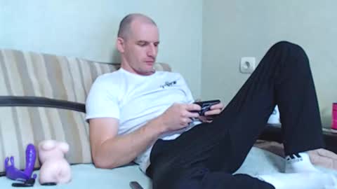 Damien online show from October 17, 2:43 pm