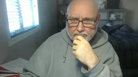 Creamormilk online show from December 5, 1:29 pm