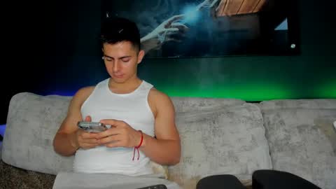 Snapshot of crhistian1_ chatting on March 9, 4:33 pm CRHISTIAN online show from March 9, 4:33 pm