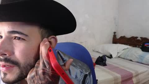 Snapshot of cris_simons chatting on December 15, 8:36 pm cris_simons online show from December 15, 8:36 pm