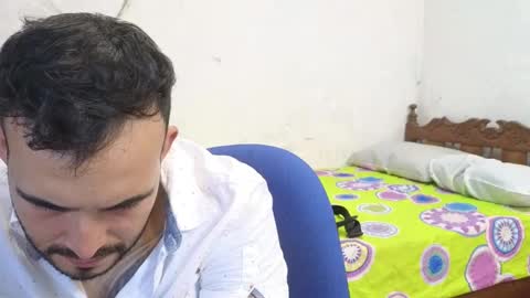 Snapshot of cris_simons chatting on February 22, 12:27 am cris_simons online show from February 22, 12:27 am