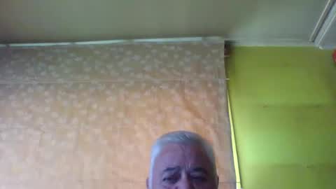 crmperez online show from December 27, 6:20 pm