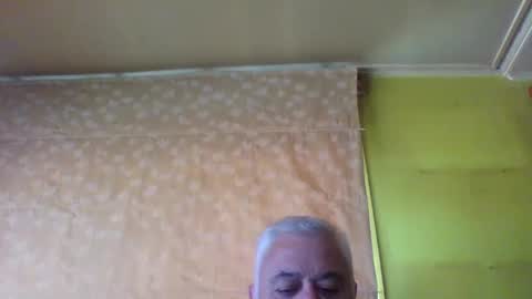 crmperez online show from December 24, 6:50 pm