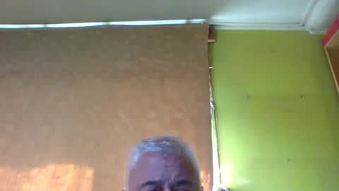 crmperez online show from September 25, 7:02 pm