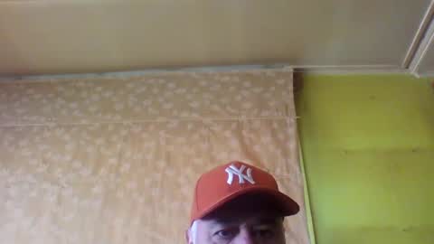 crmperez online show from December 25, 8:28 pm