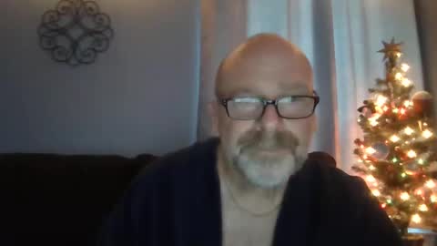 Snapshot of cruising_guy chatting on December 31, 9:28 pm fun guy online show from December 31, 9:28 pm