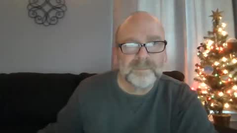 Snapshot of cruising_guy chatting on December 9, 8:40 pm fun guy online show from December 9, 8:40 pm