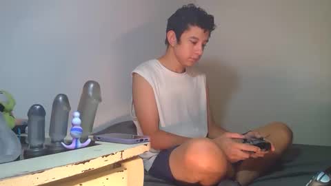 Snapshot of cry_guy chatting on October 1, 7:45 am cry_guy online show from October 1, 7:45 am