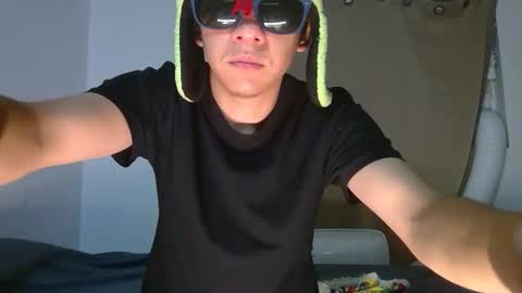 Snapshot of cry_guy chatting on September 29, 10:03 am cry_guy online show from September 29, 10:03 am