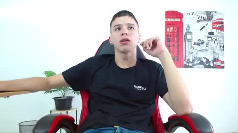 cumandres online show from October 6, 2:22 pm