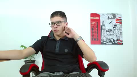cumandres online show from September 11, 2:27 pm