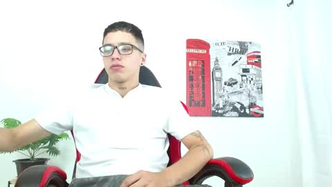cumandres online show from September 22, 2:27 pm