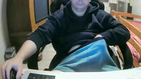 Snapshot of cuteboy090 chatting on October 1, 10:03 pm Cuteboy090 online show from October 1, 10:03 pm