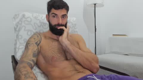 cuteeboy online show from December 13, 5:38 am