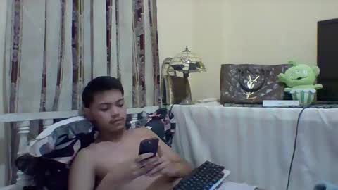 cyrenzortegal online show from April 15, 7:14 pm