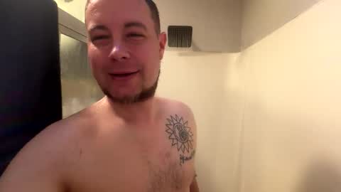 DaddyCam33 online show from April 15, 11:59 pm