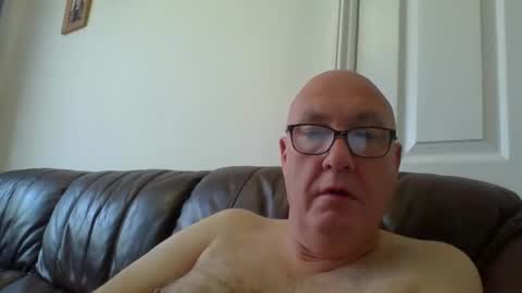 daddyhere4uall6 online show from October 18, 8:19 am