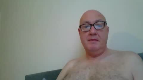 daddyhere4uall6 online show from November 6, 8:06 am