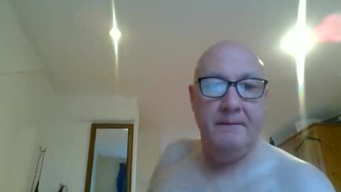 daddyhere4uall6 online show from October 14, 7:15 am