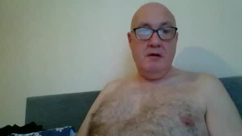 daddyhere4uall6 online show from November 19, 8:14 am