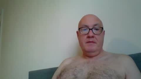 daddyhere4uall6 online show from October 25, 7:10 am