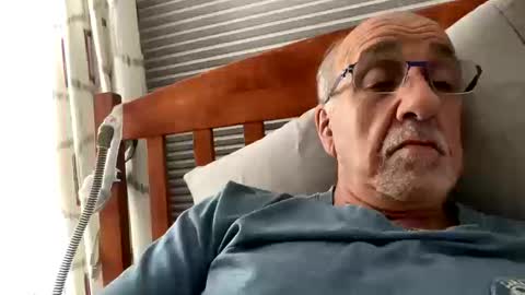 Snapshot of daddyweis chatting on October 10, 3:33 am daddyweis online show from October 10, 3:33 am