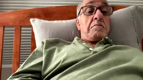 Snapshot of daddyweis chatting on October 4, 3:22 am daddyweis online show from October 4, 3:22 am