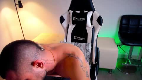 Snapshot of dafboy_ chatting on September 12, 12:43 am Allan Daf online show from September 12, 12:43 am