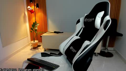 Snapshot of dafboy_ chatting on December 6, 3:41 am Allan Daf online show from December 6, 3:41 am