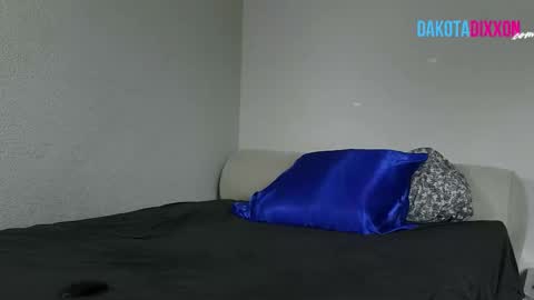 Snapshot of dakotadixxon chatting on October 10, 4:23 pm Dakota Dixxon online show from October 10, 4:23 pm