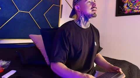 Dallas whitee online show from March 24, 8:02 pm