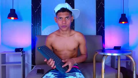Snapshot of damar_felipe chatting on September 25, 6:01 am damar_felipe online show from September 25, 6:01 am