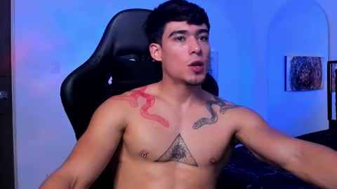 Snapshot of damian_fit chatting on March 10, 8:12 pm Damian online show from March 10, 8:12 pm
