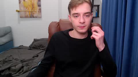 Snapshot of damiano_skinny chatting on January 12, 7:42 pm my show from 300-1000 UTC online show from January 12, 7:42 pm