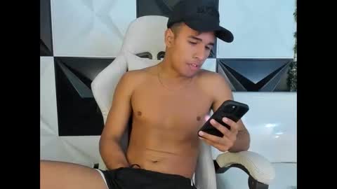 Damon online show from February 27, 9:03 pm