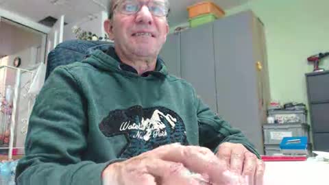 Snapshot of dani_alpina chatting on October 9, 12:21 pm dani_alpina online show from October 9, 12:21 pm