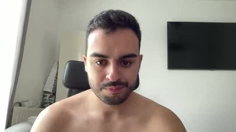 daniel_3827 online show from June 18, 6:48 am