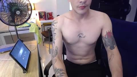 daniel_velez26 online show from March 22, 11:10 pm